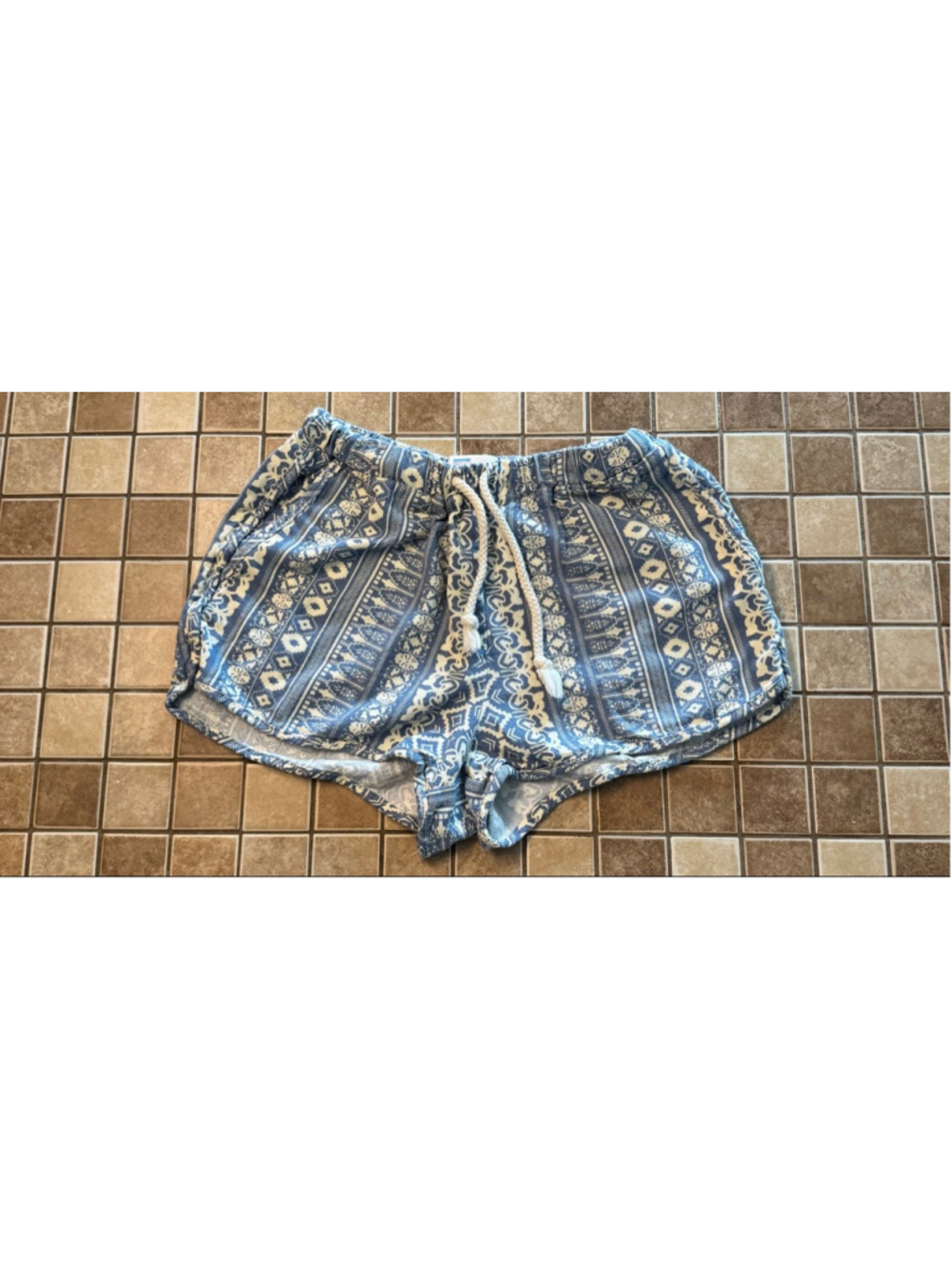 Women's Cali 1850 Blue & White Patterned Shorts XS